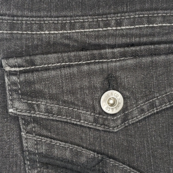 FREE with Purchase NWOT NINE & CO. Elastic Waistband Dark Wash Jeans Straight - Picture 6 of 6